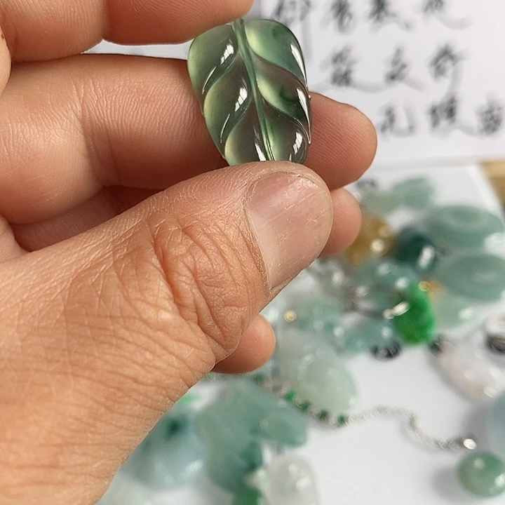 翡翠未镶嵌颈饰正****%叶子