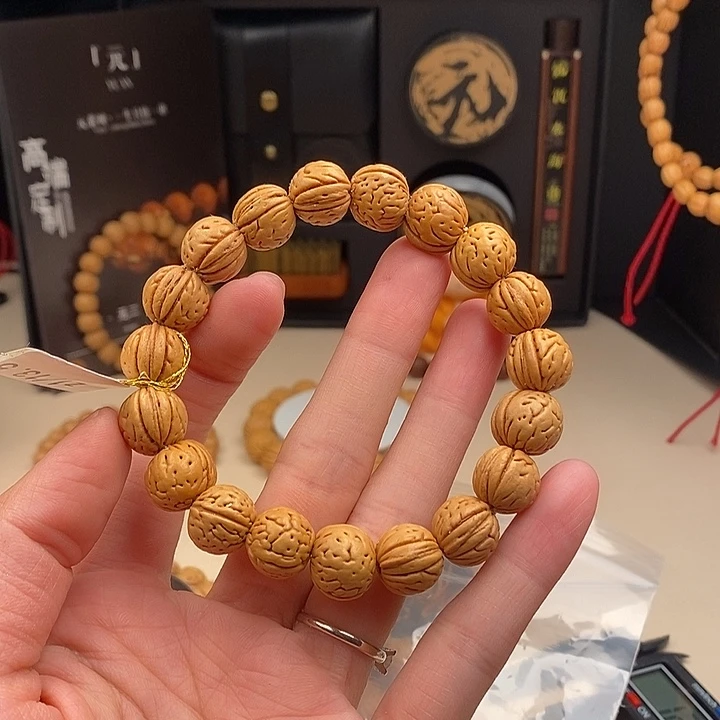 桃核手串Z1 13.5 （尺寸误差0.5之间）