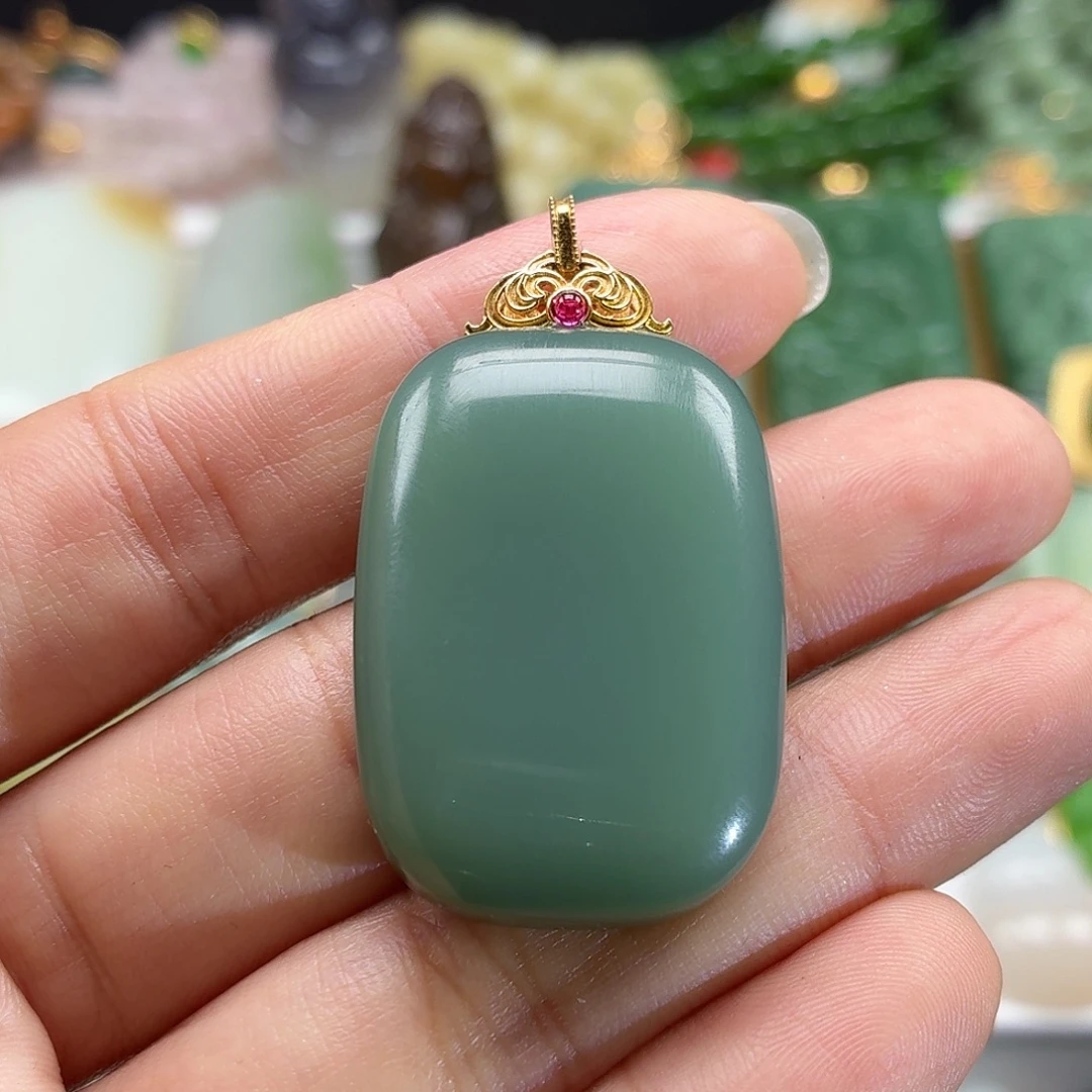 和田玉18K金镶嵌颈饰