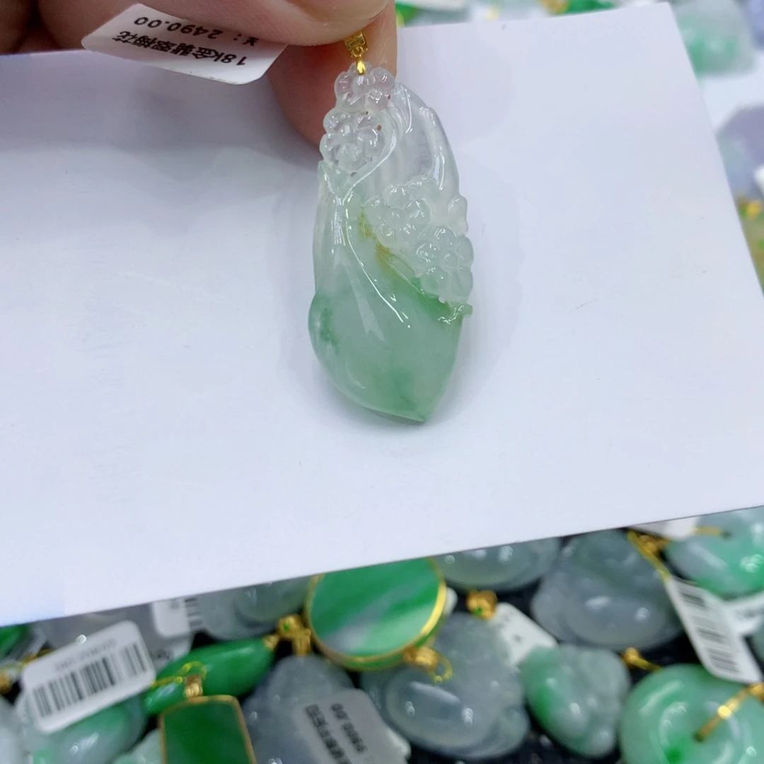 翡翠18K金镶嵌颈饰翡翠