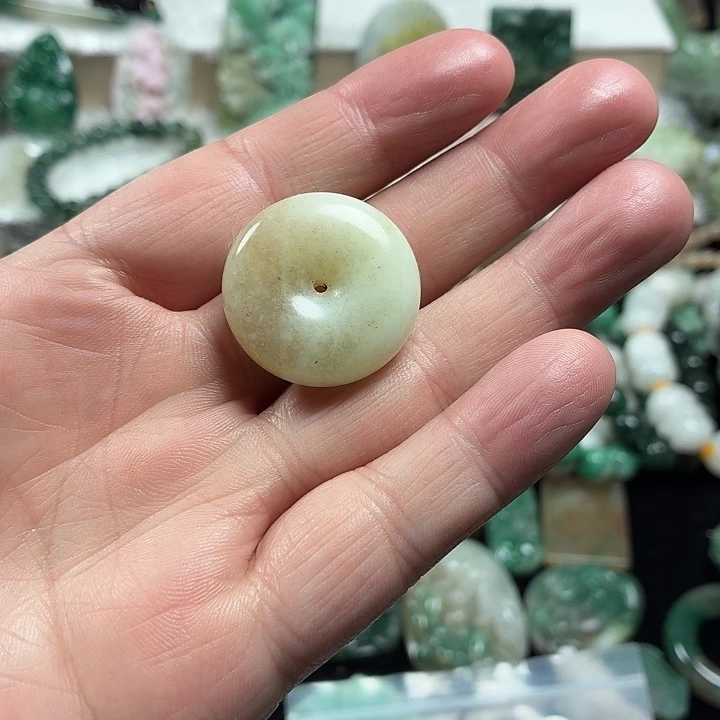 独山玉未镶嵌吊坠