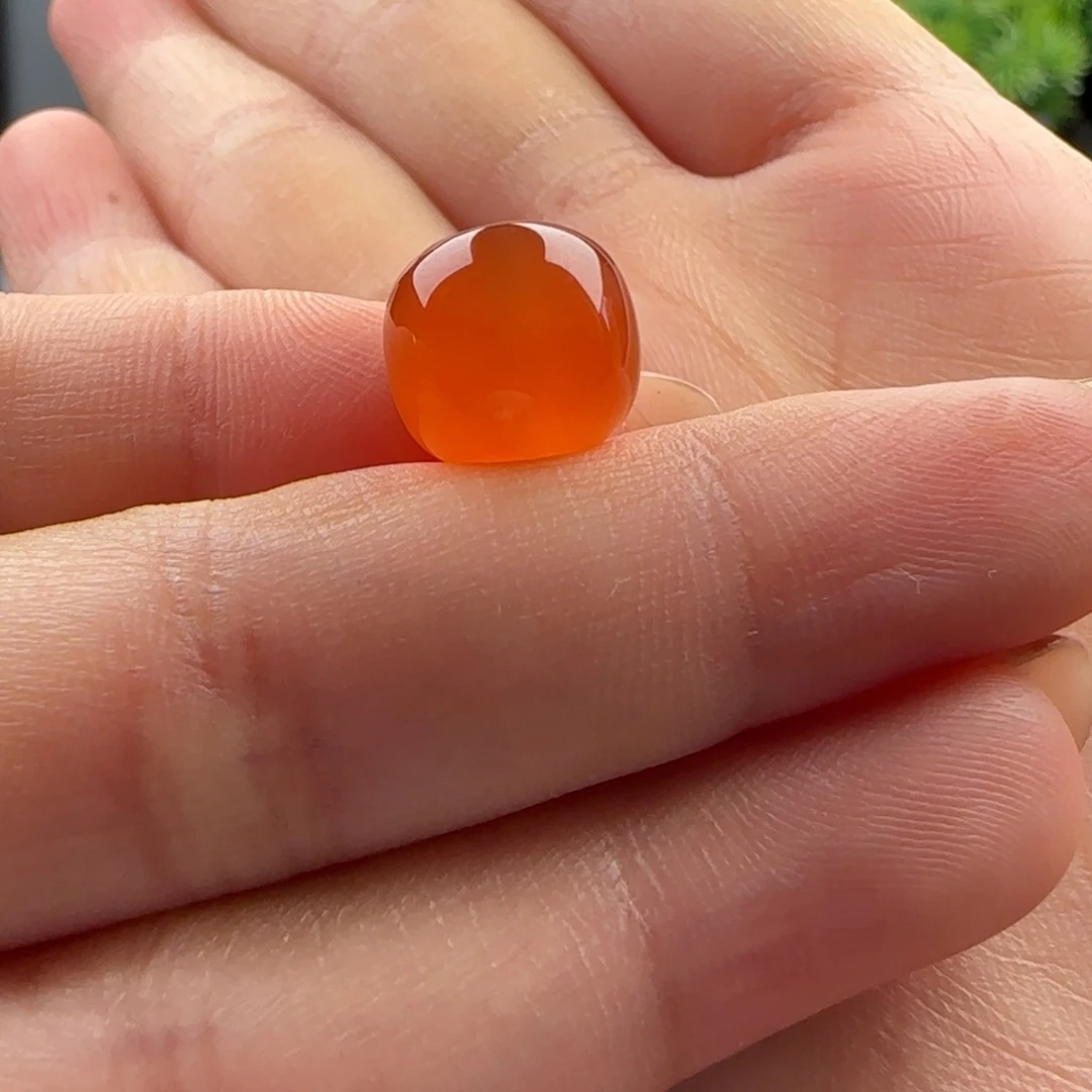 南红玛瑙未镶嵌老型11*10.2，孔边有裂