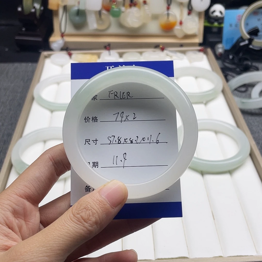 石英质玉（非洲翠）合金手镯