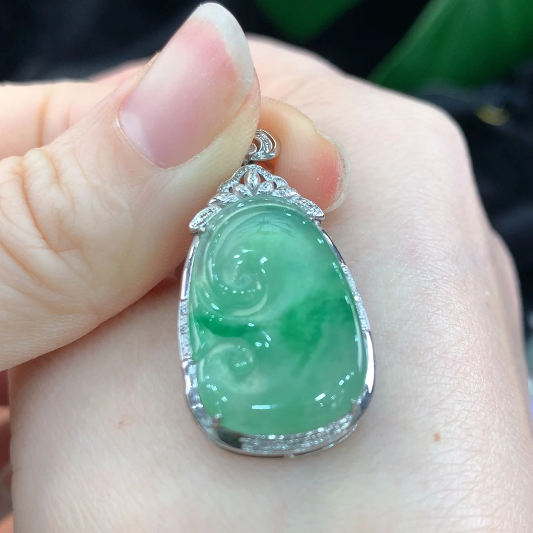 翡翠吊坠(不含链)18K金镶嵌