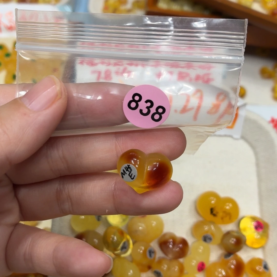 琥珀未镶嵌珠宝奇石