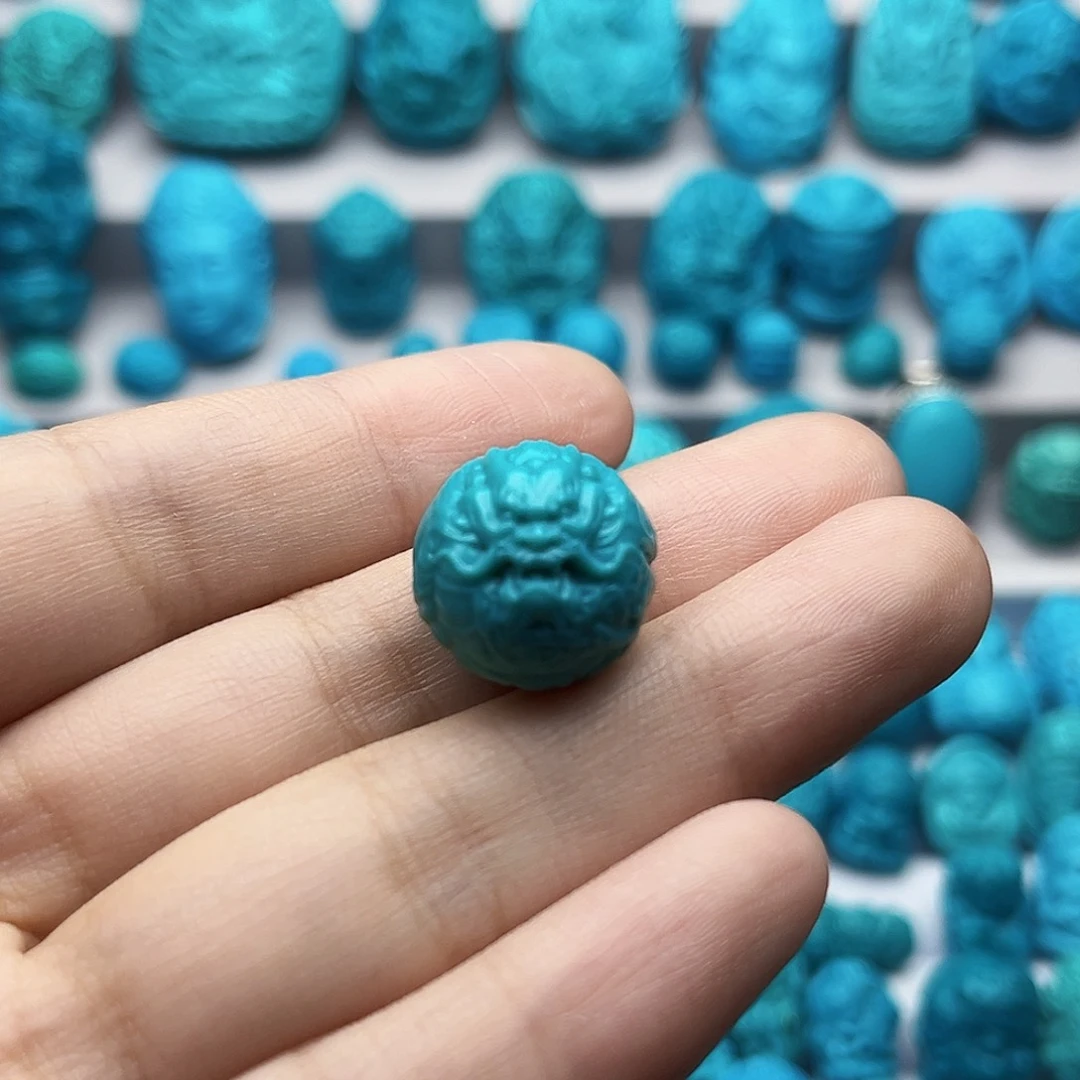 芭***-绿松石未镶嵌天然原矿雕刻绿松石