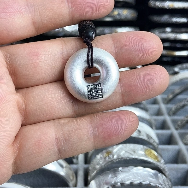 无足银千****货平安扣