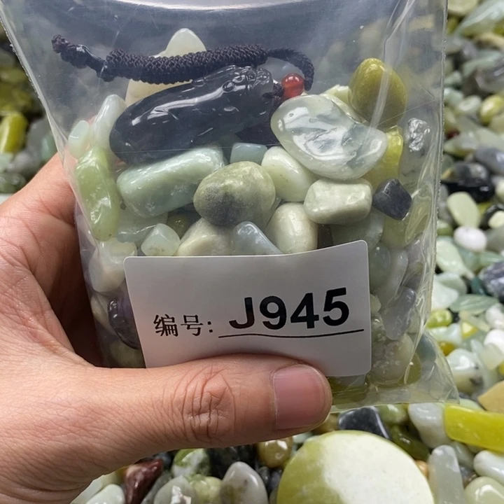 蛇纹石玉鱼缸石未镶嵌