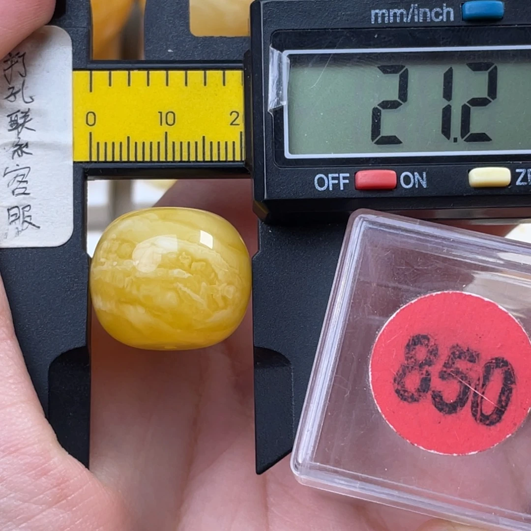 蜜蜡未镶嵌珠宝奇石