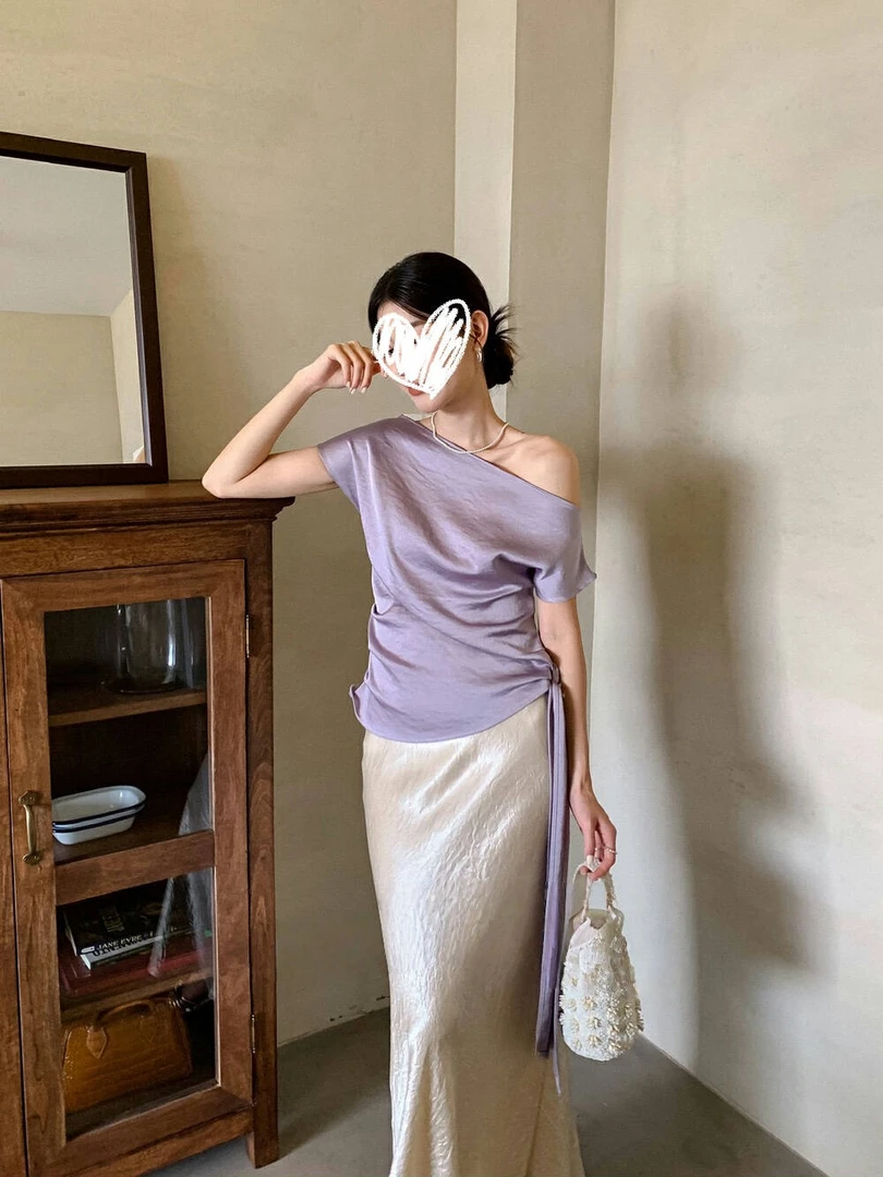 裙子套装女夏季穿搭气质时尚显瘦高级感缎面斜肩上衣半身裙两件套