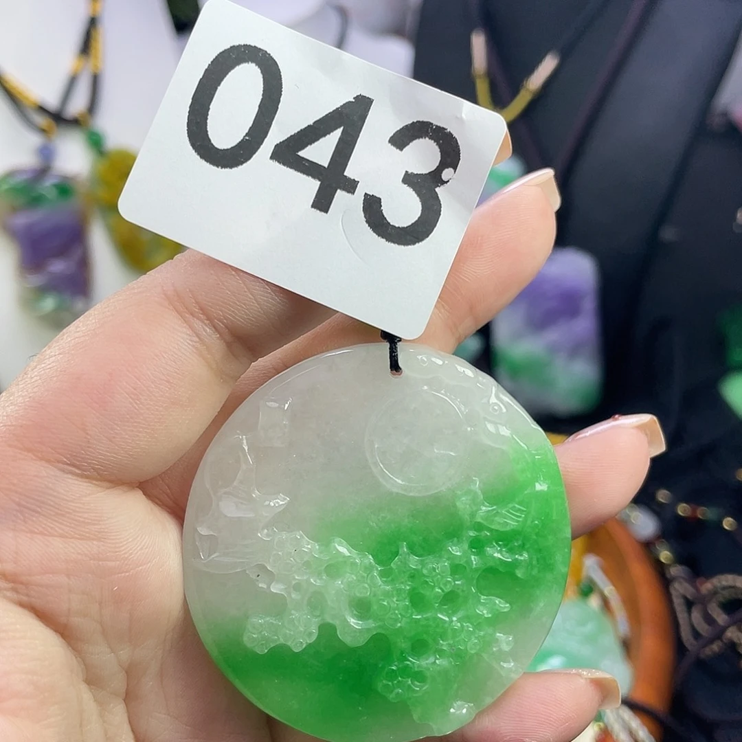 翡翠未镶嵌吊坠(赠链)