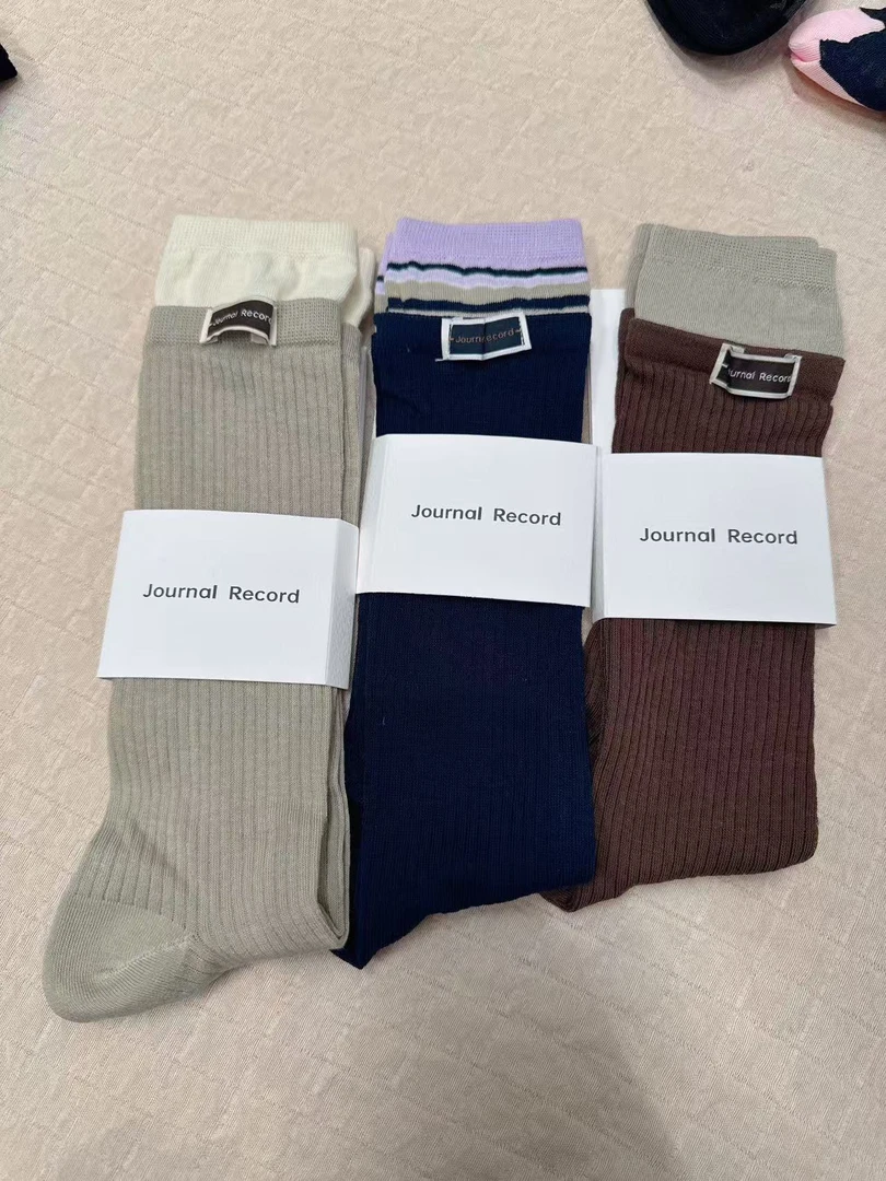 Journal Record字母标中筒袜