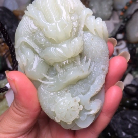 和田玉未镶嵌把件