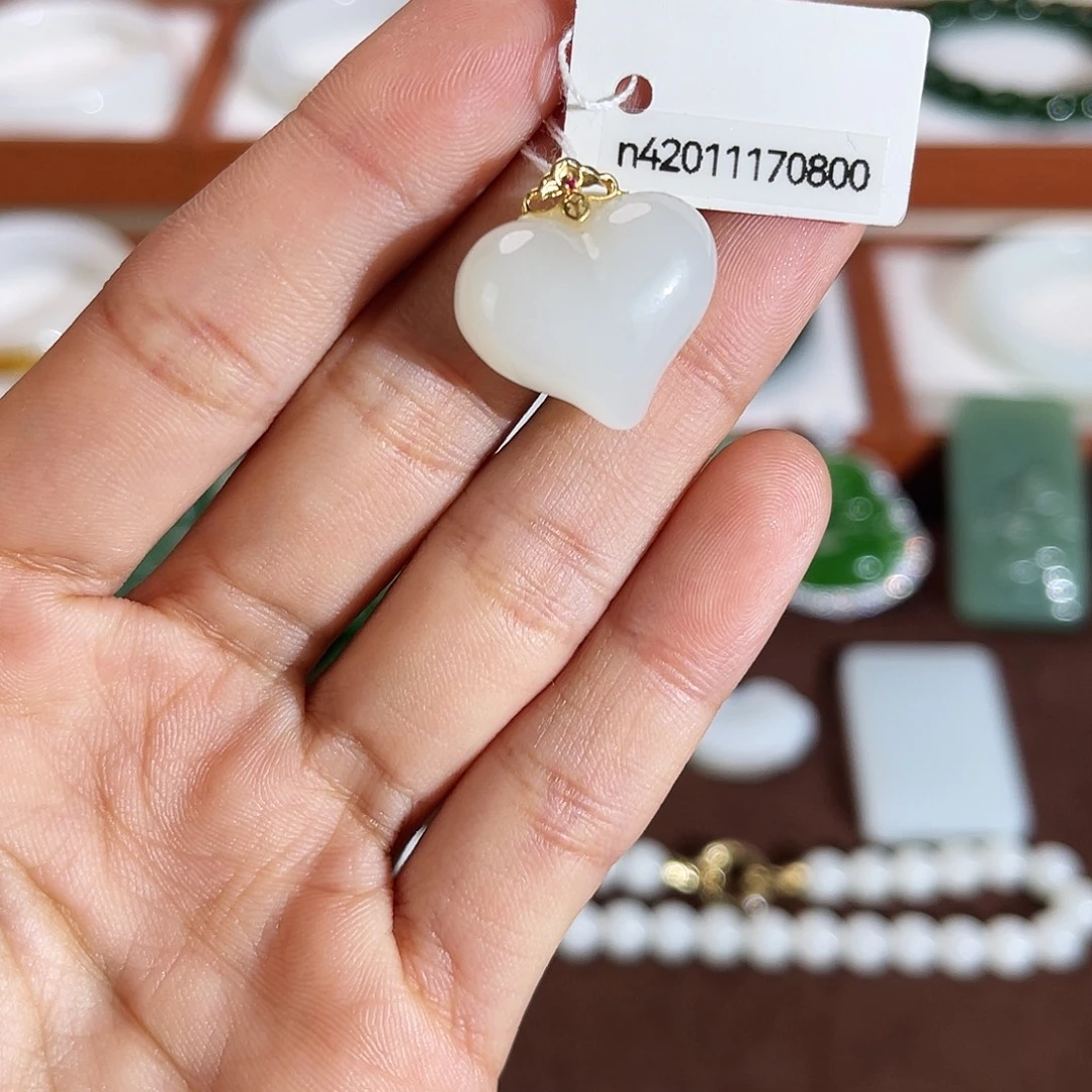 和田玉18K金镶嵌颈饰