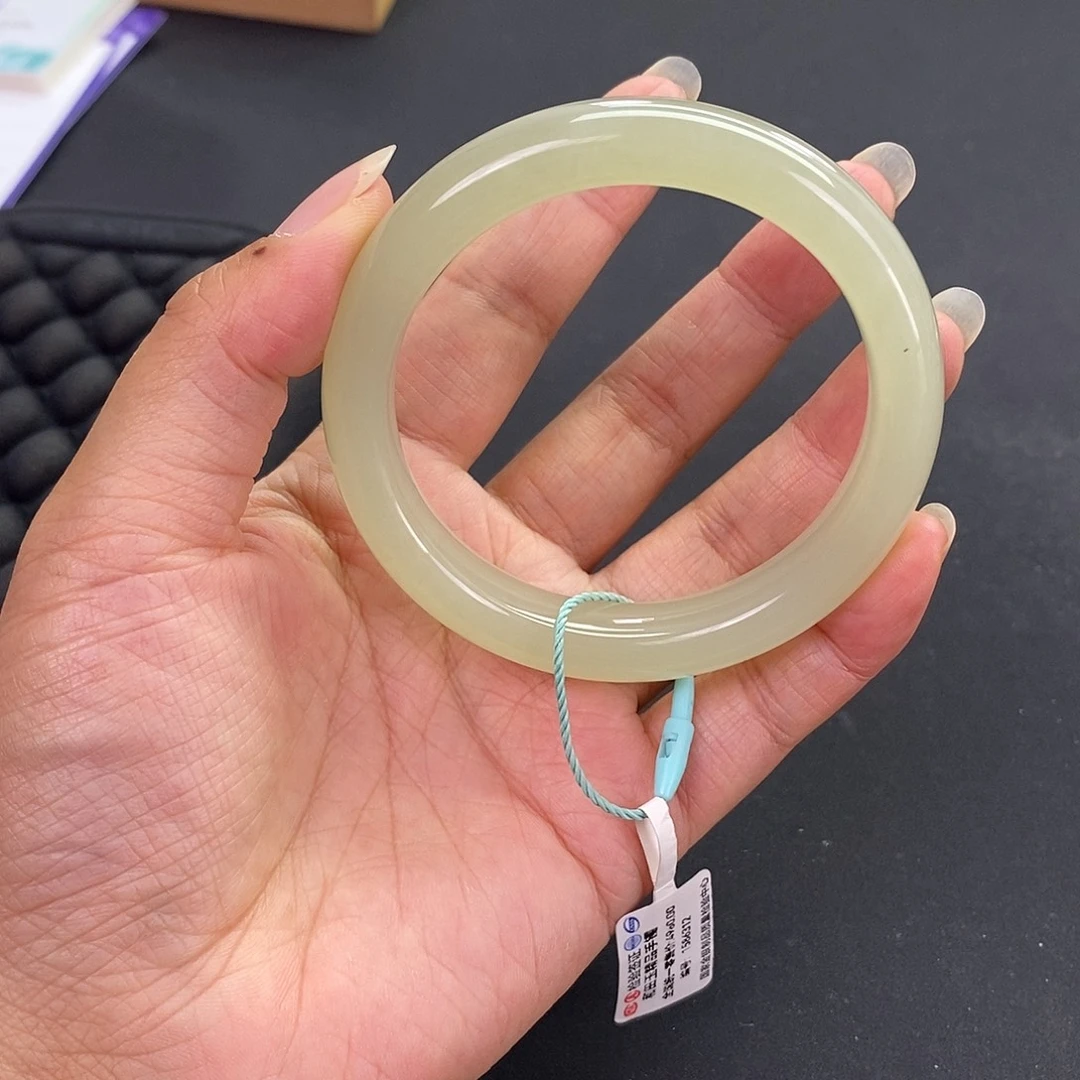 未镶嵌和田玉珠宝奇石和田玉手镯55.56