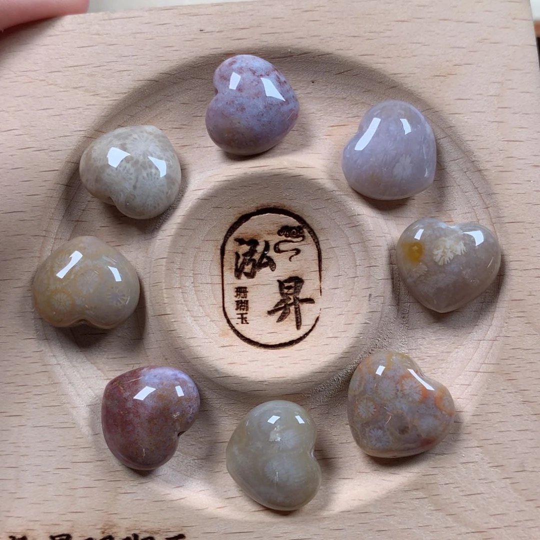硅化珊瑚（珊瑚玉）爱心小件一组10/个。未镶嵌