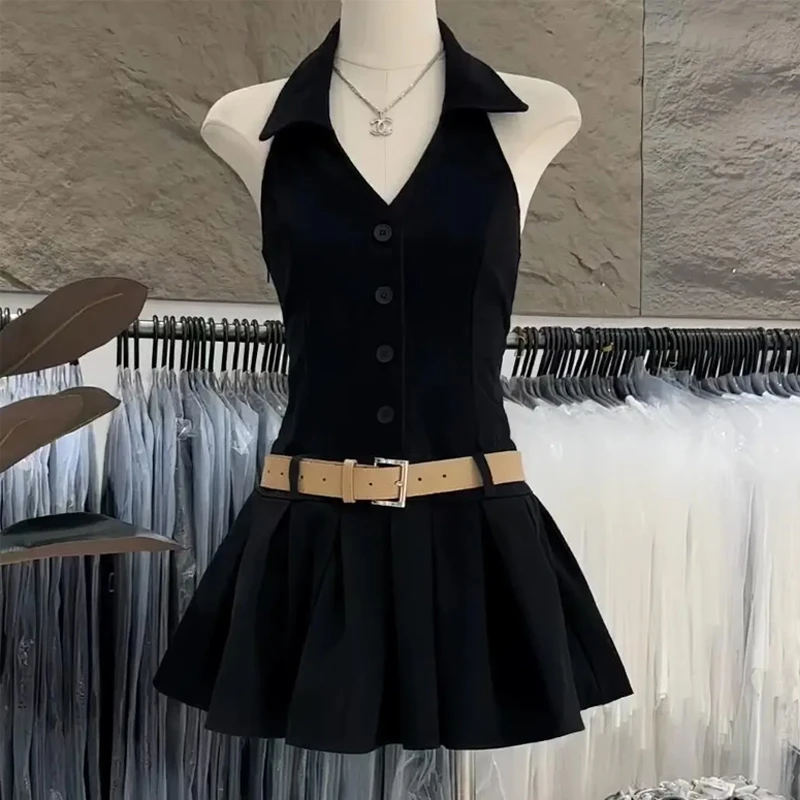 夏季穿搭辣妹设计感挂脖连衣裙女别致独特性感收腰纯欲慵懒风女装