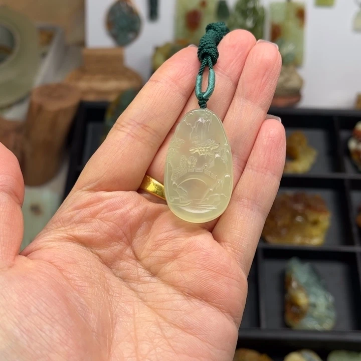 蛇纹石玉未镶嵌颈饰