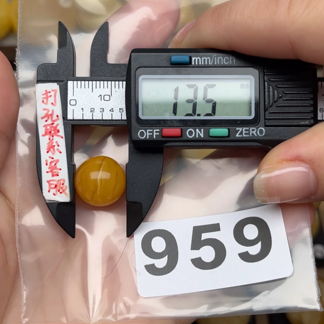 蜜蜡裸石未镶嵌林*老蜡