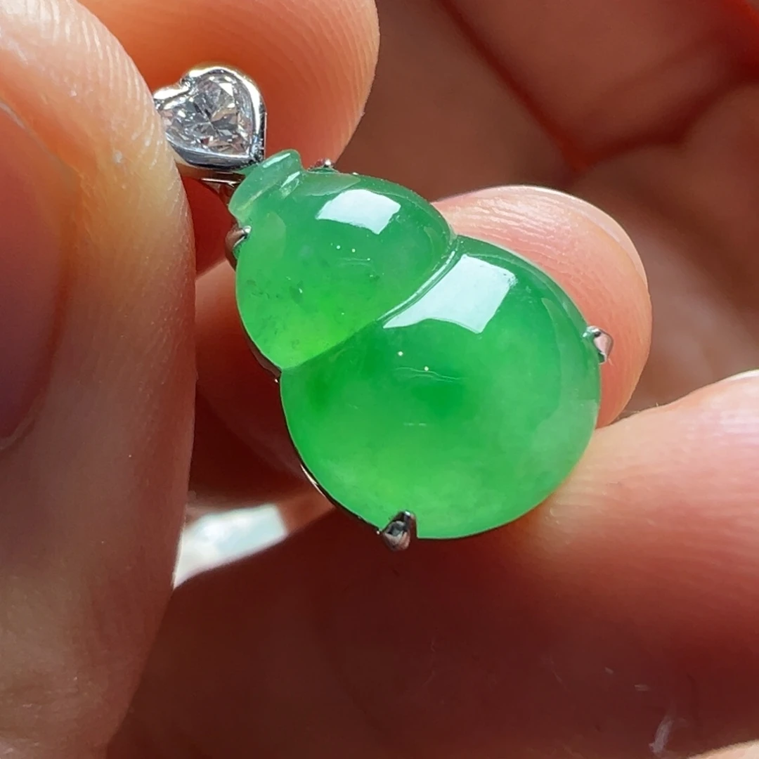 翡翠18K金镶嵌颈饰Y葫芦