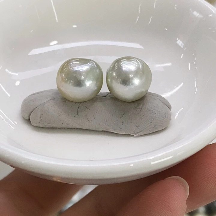 耳饰银S925镶嵌海水珍珠绿金巴11-12mm