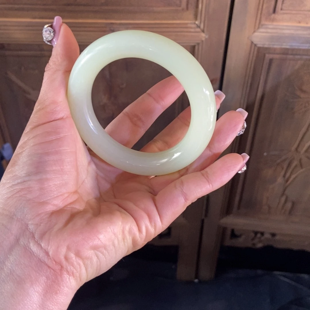 和田玉手镯未镶嵌哈****u