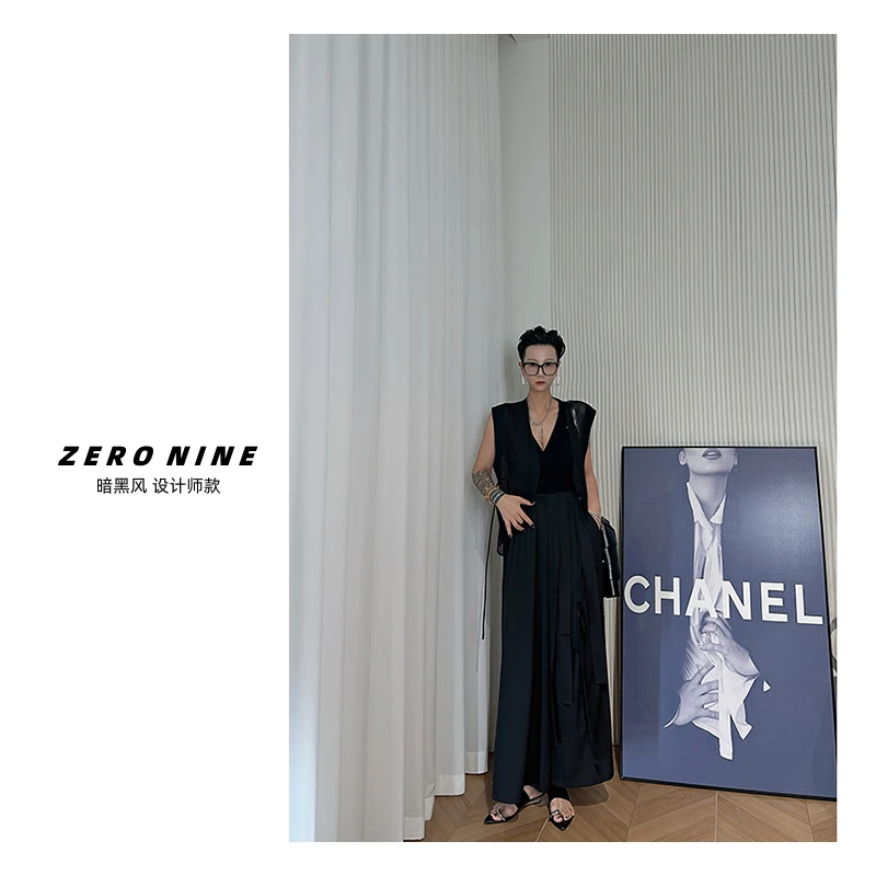 Dan Dan 黑色镂空假俩件垫肩马甲女