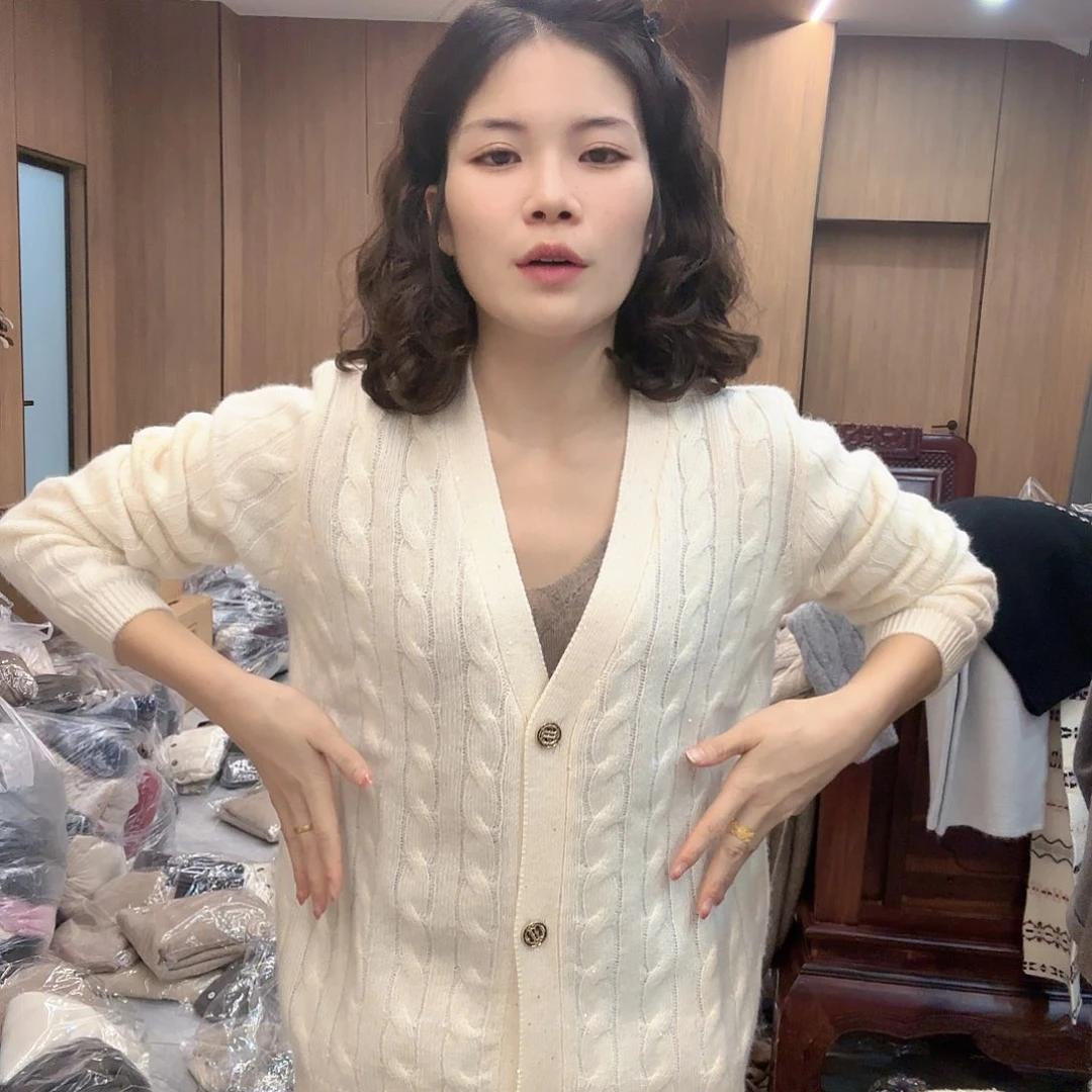 山羊绒v领浇花加厚