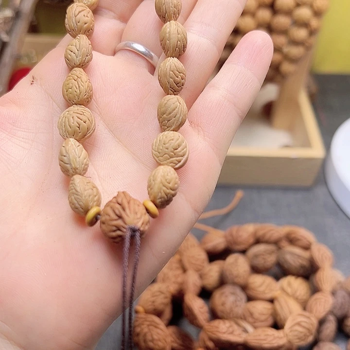 黎***鍮桃核吊坠野生核桃枭手串