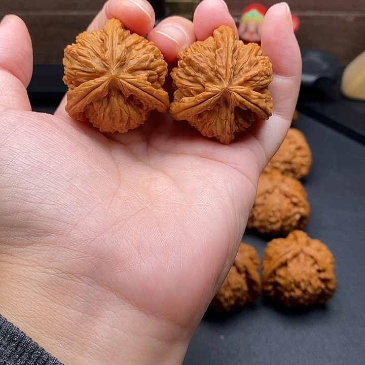 小***想文玩核桃把件白奔