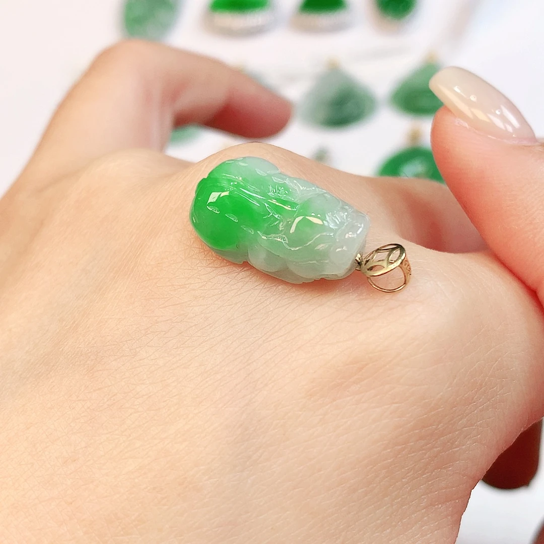 翡翠18K金镶嵌颈饰