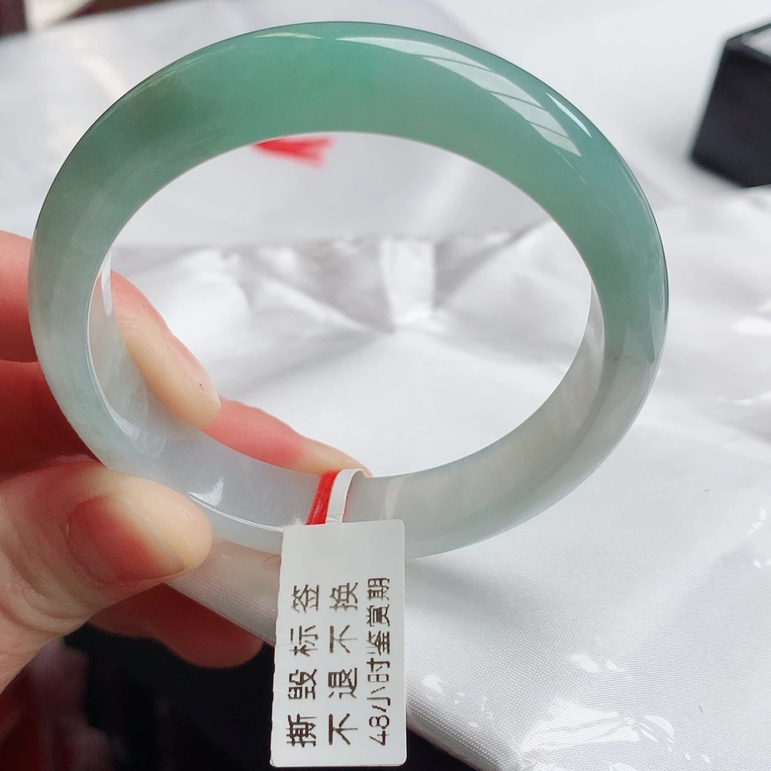 翡翠手镯未镶嵌天然翡翠A货