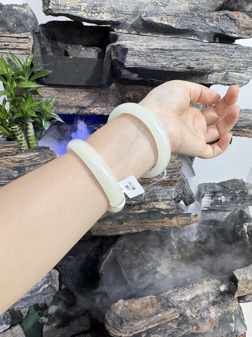 青海手镯正圈白月光