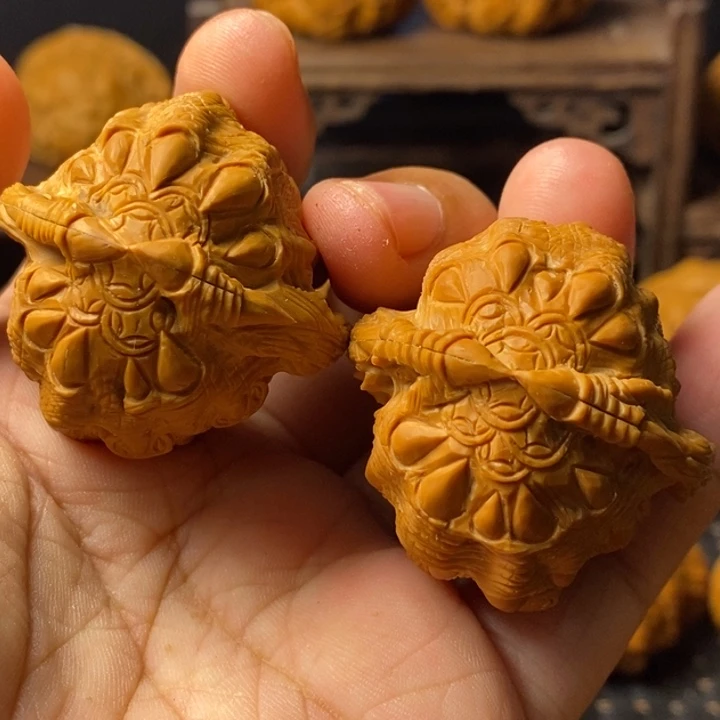 文玩核桃把件吞噬