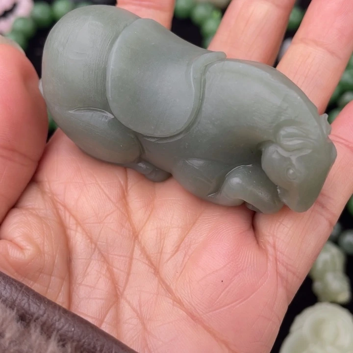 和田玉未镶嵌把件