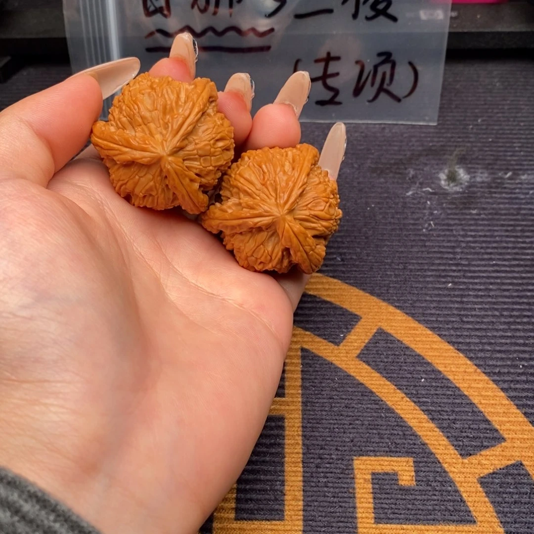 绿***林吊坠文玩核桃白狮子