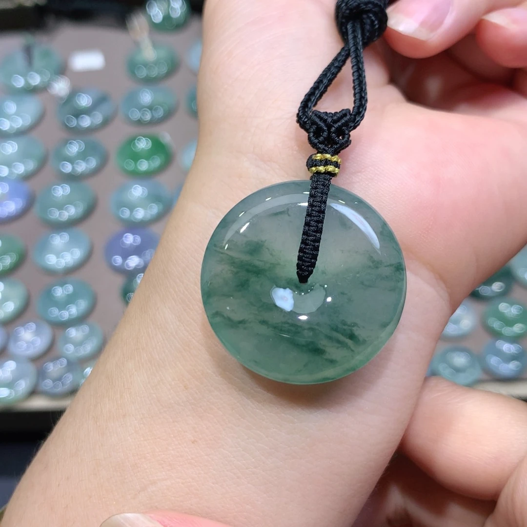 翡翠未镶嵌颈饰平安扣