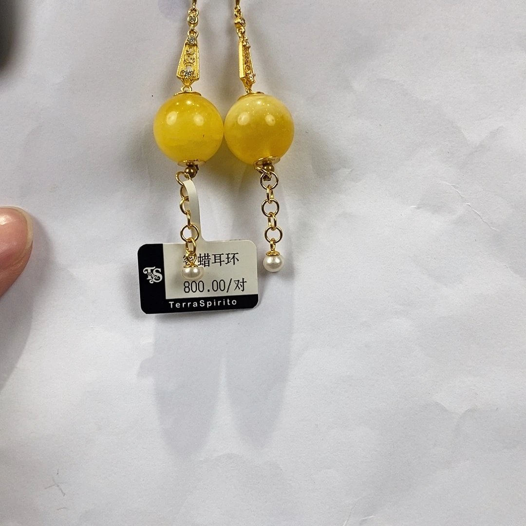 琥珀未镶嵌颈饰多人