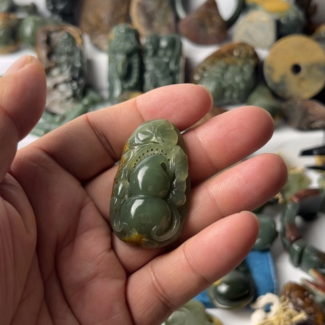 【闪购商品】透闪石质玉未镶嵌挂件周***r