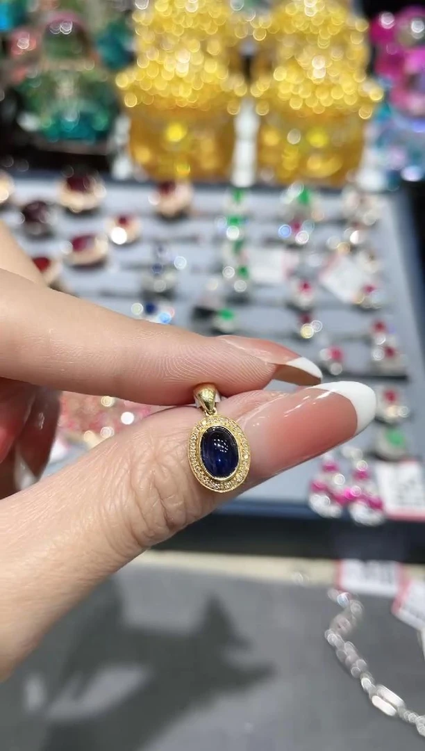 18K金镶嵌天然蓝宝石吊坠