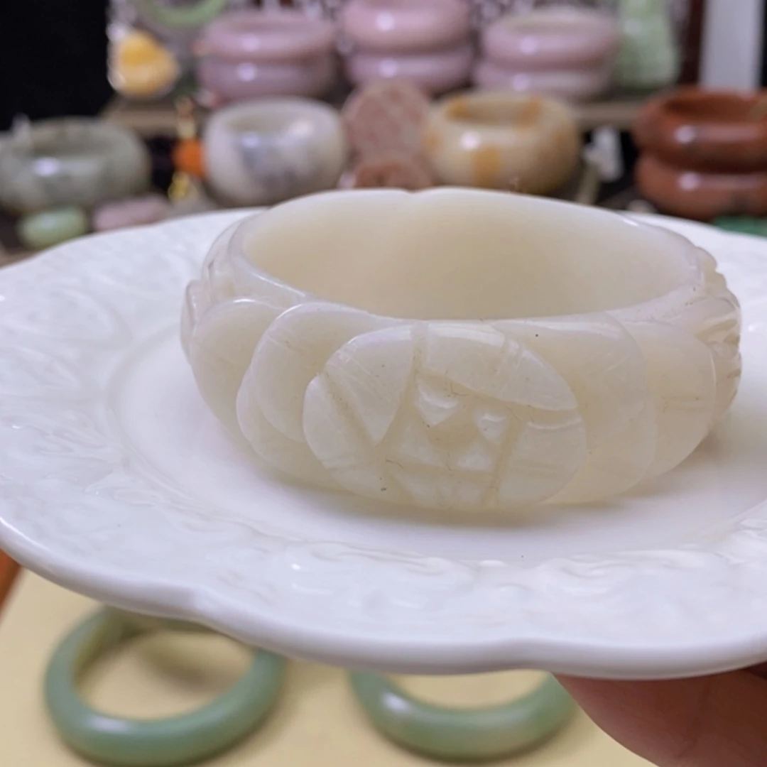 【闪购商品】未镶嵌手镯石英岩玉