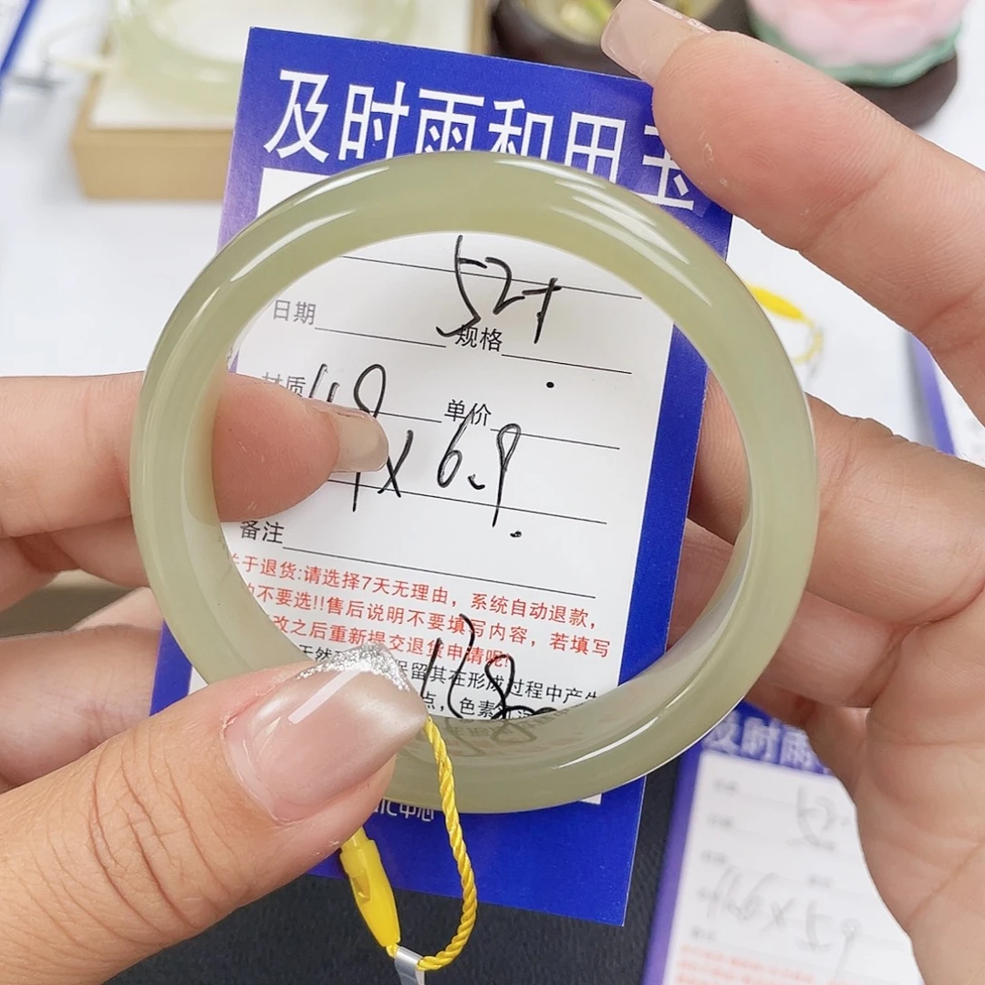 和田玉未镶嵌手镯