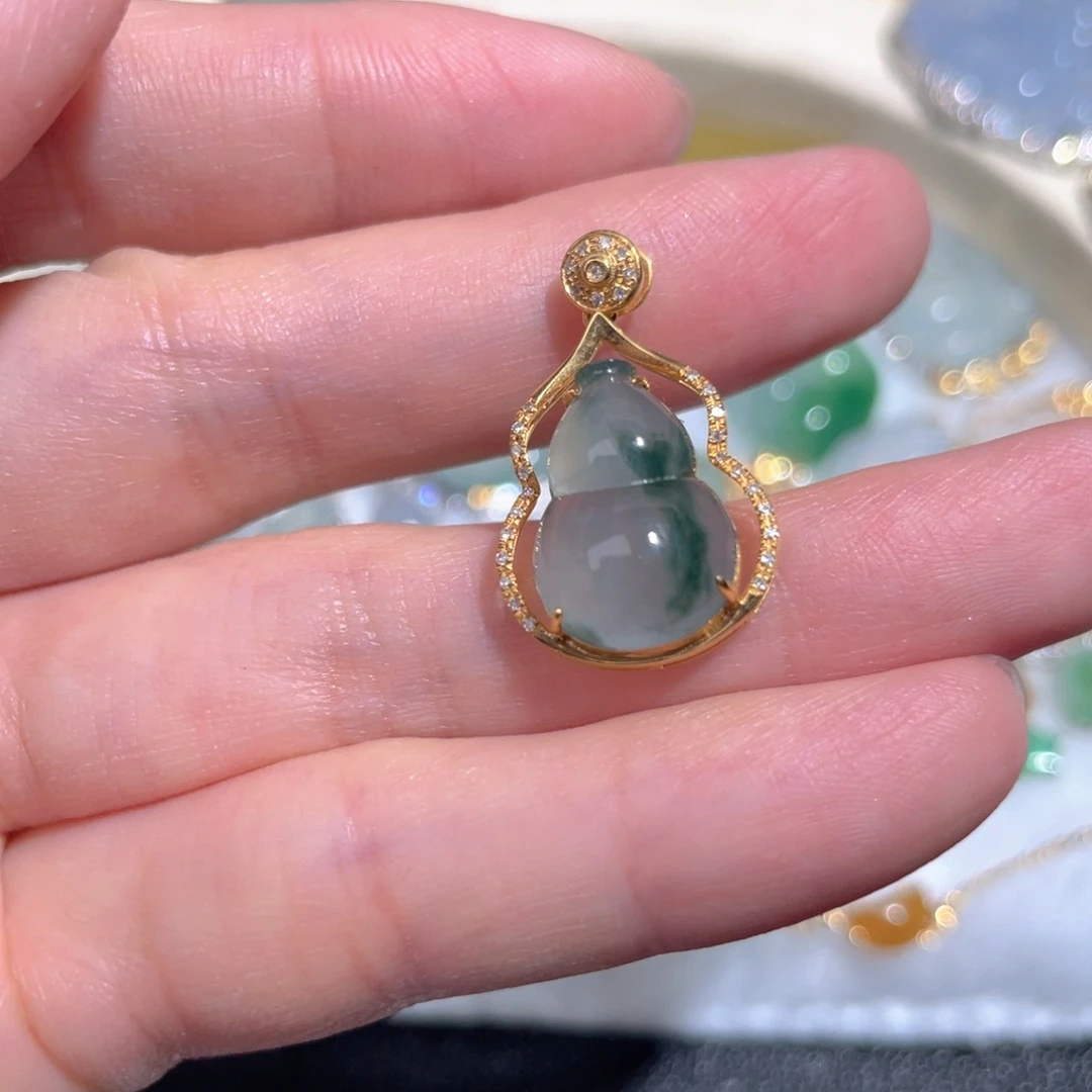 翡翠颈饰18K金镶嵌翡翠