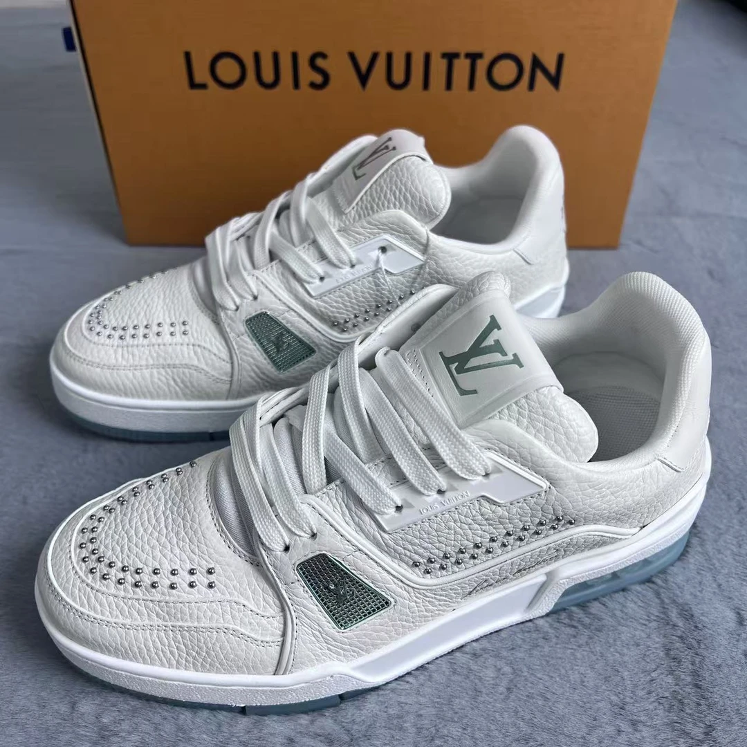 99新 LouisVuitton/路易威登 仅试穿！37.5码！lv trainer 25款铆钉