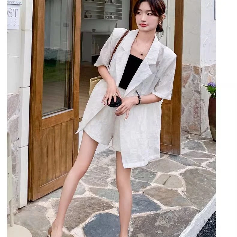 欧货白色镂空暗花高级感气质减龄西装短裤套装两件套女夏小个子