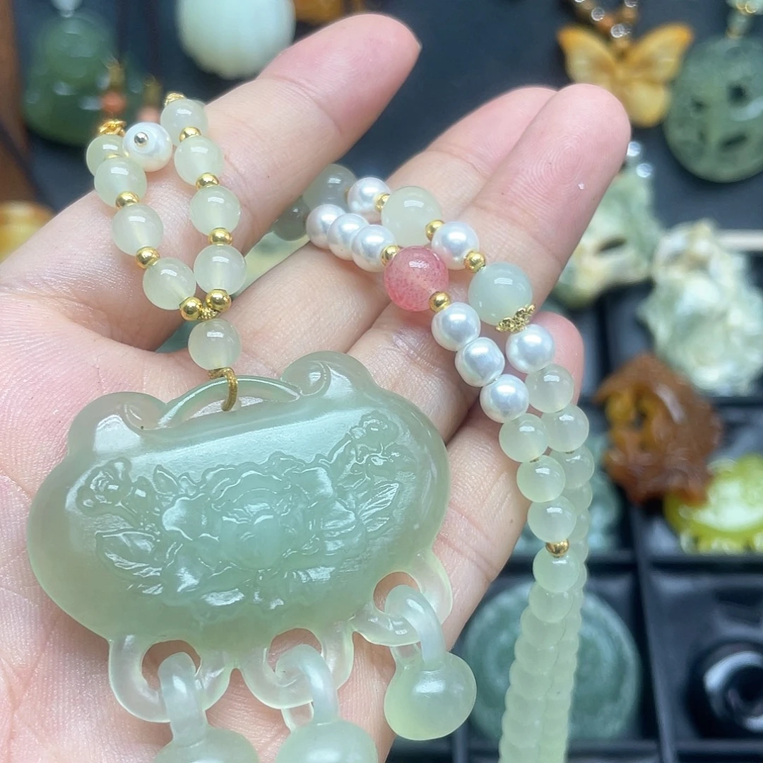未镶嵌蛇纹石玉颈饰