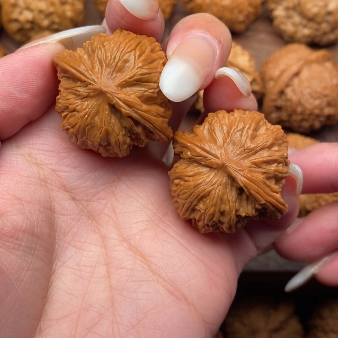 文玩核桃把件全品红皮山地磨盘35