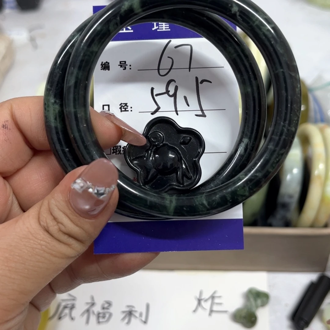 蛇纹石玉手镯未镶嵌