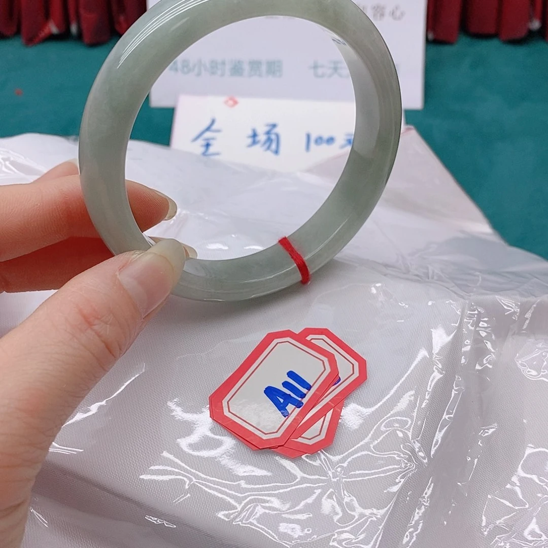 翡翠手镯未镶嵌?*婷A11111111111