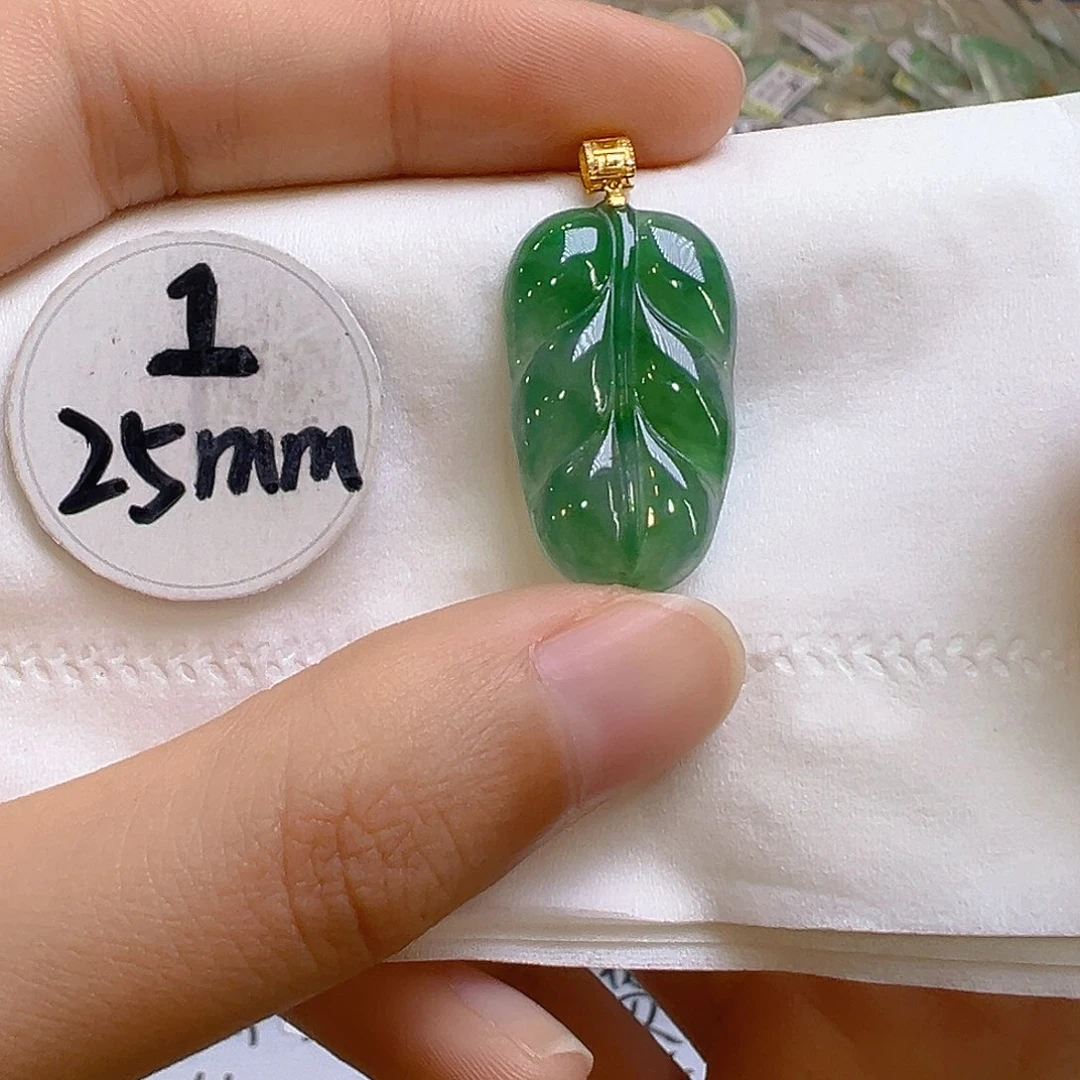 翡翠颈饰18K金镶嵌翡翠